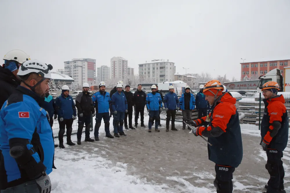 Telekom ve polis ekiplerine arama kurtarma eğitimi 