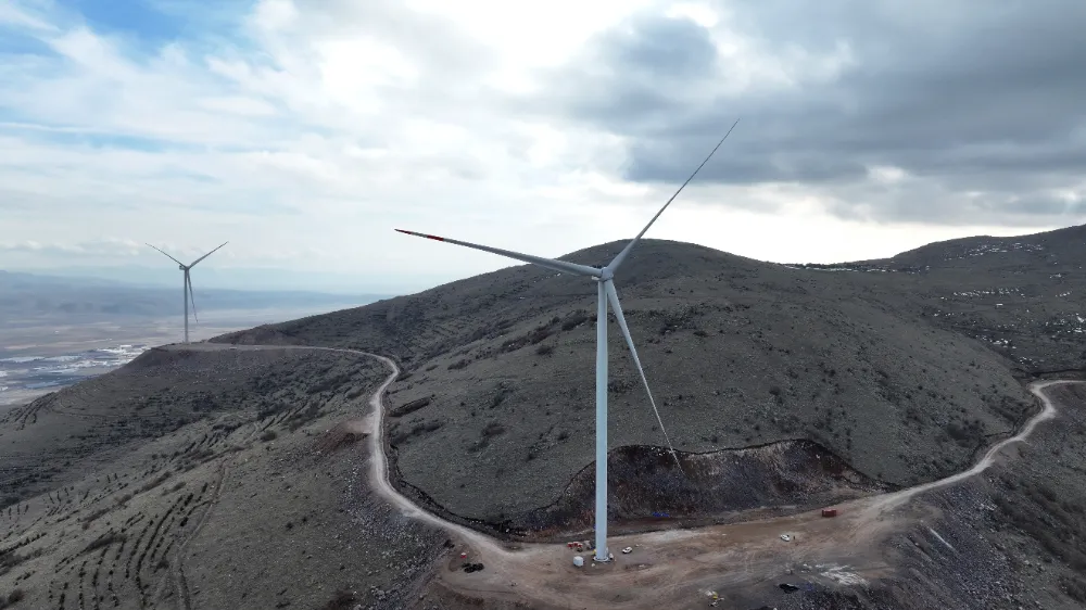 600 tonluk dev türbinler rüzgarı elektriğe dönüştürüyor