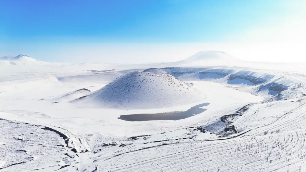 Meke Gölü kar yağışının ardından beyaza büründü