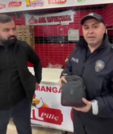 Polis, bulduğu para dolu çantayı sahibine ulaştırdı