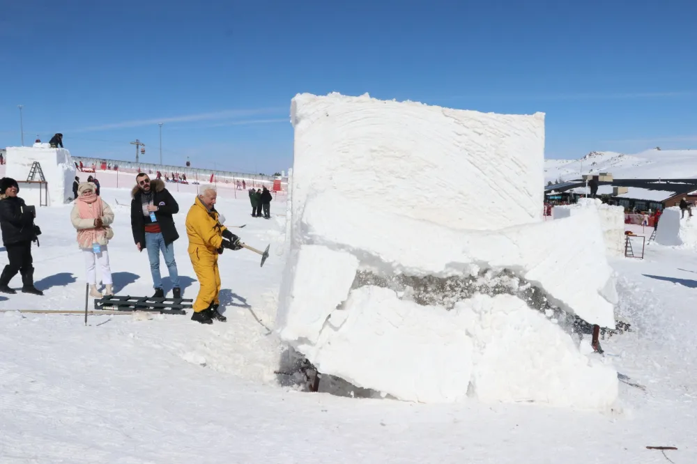 83 yaşındaki heykeltıraş enerjisini sanattan alıyor!