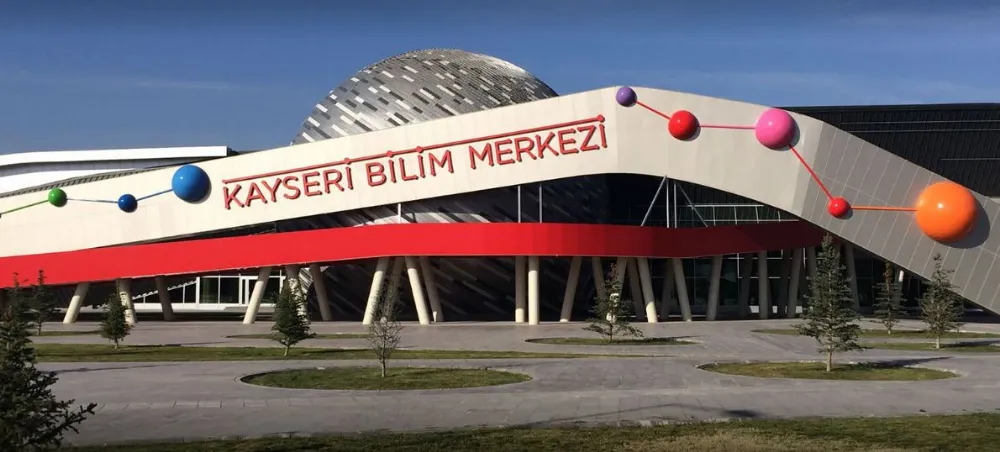 900 bin kişi 