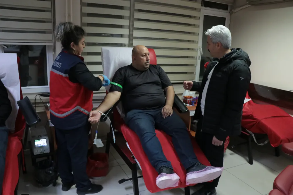 Öğrencilerin çağrısıyla anne babalar kan bağışlıyor