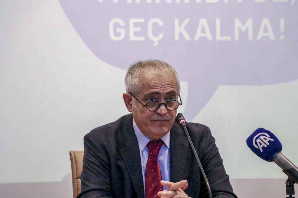 Kolon kanseri kadınlarda 2, erkeklerde 3. sırada 