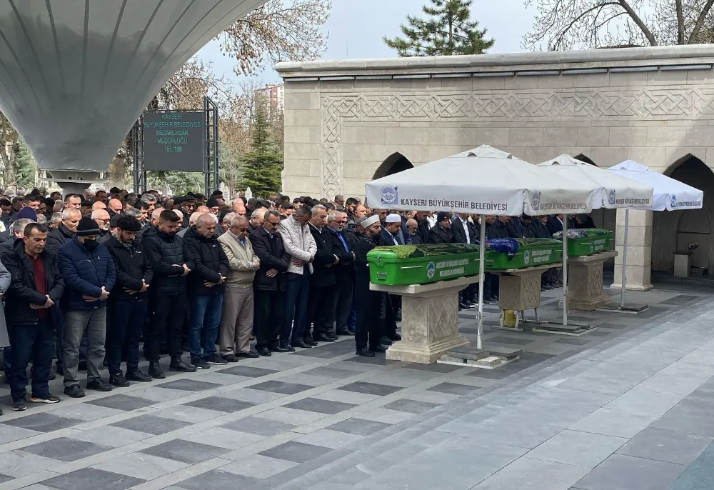 Kızı tarafından öldürülen anne son yolculuğuna uğurlandı