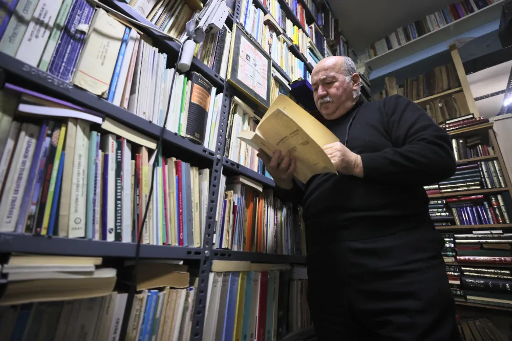 70 bini aşkın kitapla evini kütüphaneye dönüştürdü