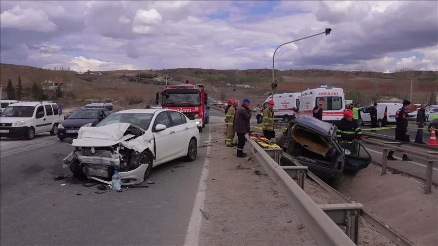 Bayram tatilinin ilk 3 günü trafik kazalarında 27 kişi hayatını kaybetti
