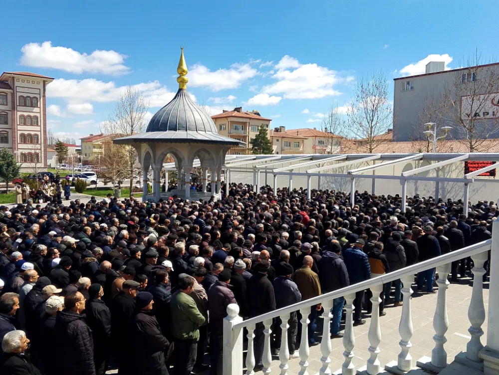 Kalp krizi sonucu hayatını kaybeden okul müdürü toprağa verildi