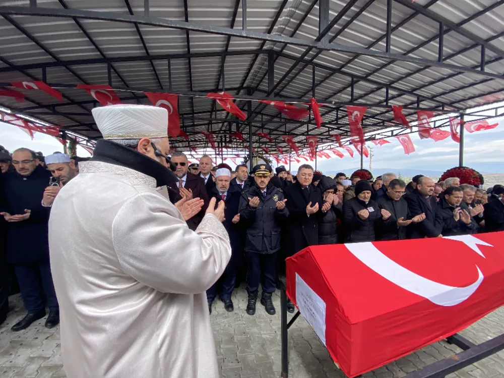 Trafik kazasında şehit olan polis memuru Güney son yolculuğuna uğurlandı