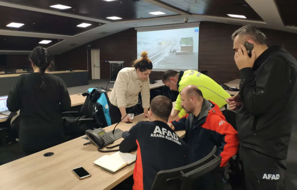 Kar nedeniyle yollarda mahsur kalan 385 kişi misafir ediliyor