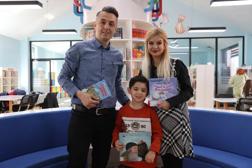 Çocukları için gittikleri kütüphanenin müdavimi oldular