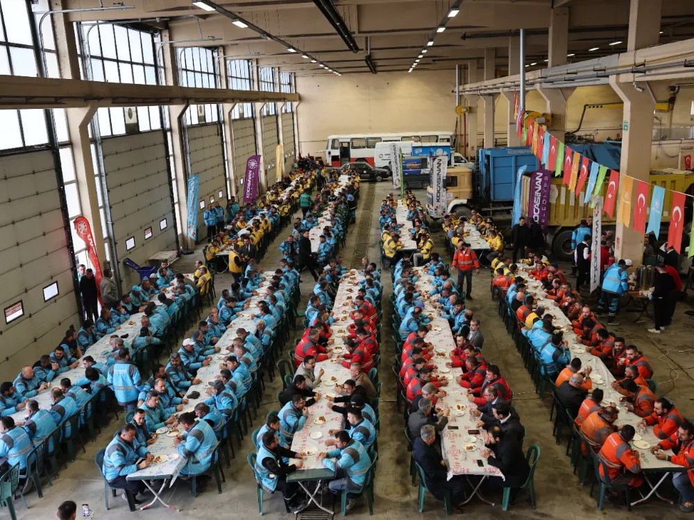 Başkan Çolakbayrakdar, belediye personeli ile bayramlaştı