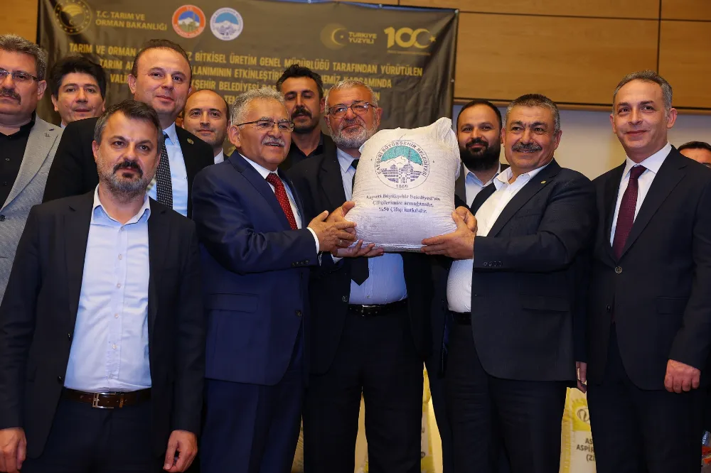 Büyükşehir Belediyesinden çiftçilere tohum desteği