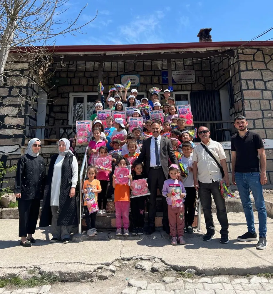 MHP İncesu İlçe Başkanlığı 23 Nisan dolayısıyla 1920 oyuncak dağıttı