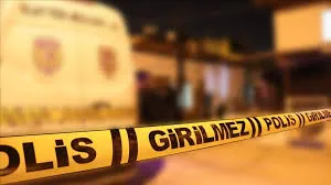 Devrilen traktörün altında kalan sürücü öldü