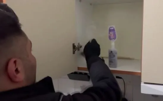 Mutfak dolabından uyuşturucu çıktı!