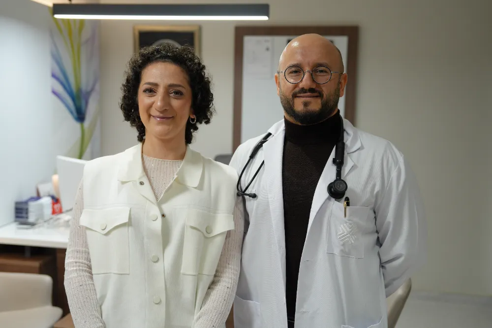 Meme kanserine genç yaşta yakalanan hasta, sağlığına kavuştu