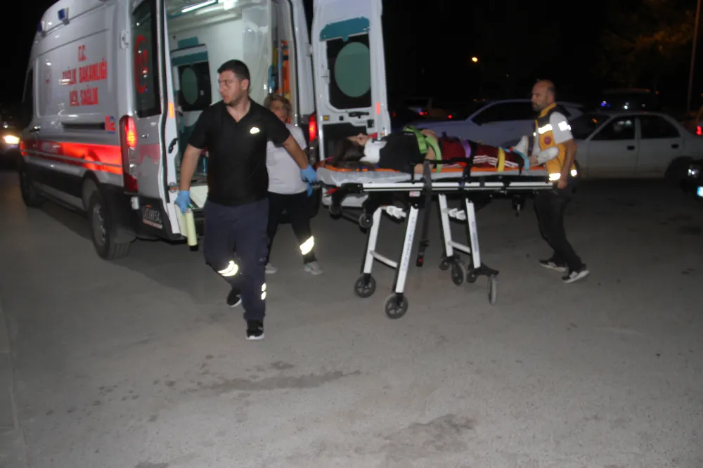 Otomobille elektrikli golf aracı çarpıştı: 3 yaralı