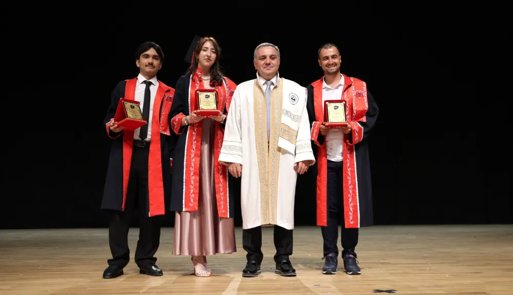 ERÜ Edebiyat Fakültesi 38. Dönem mezunlarını verdi