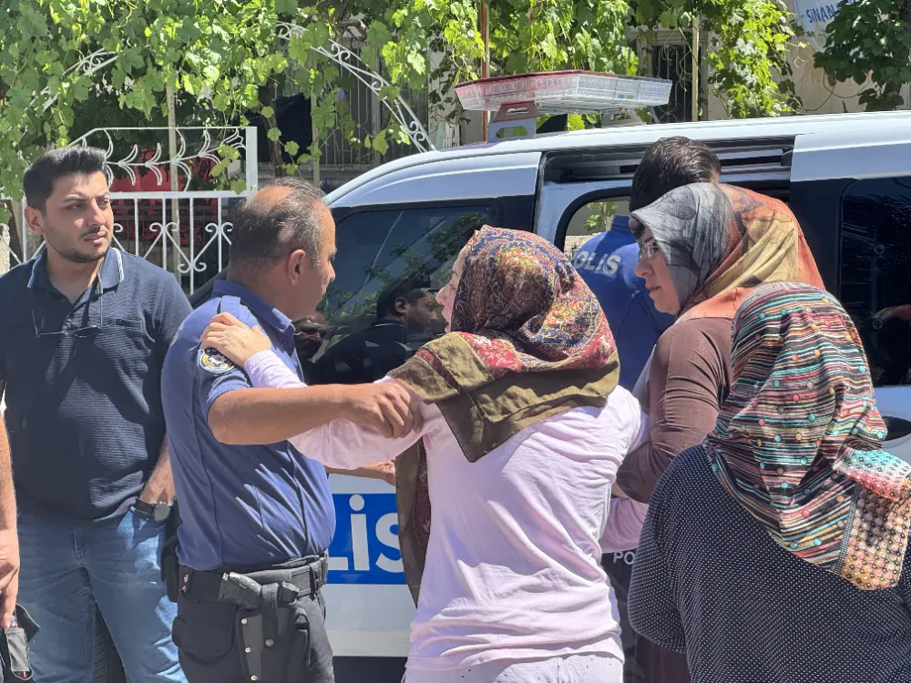 Üvey kızını yaraladıktan sonra intihar etti!