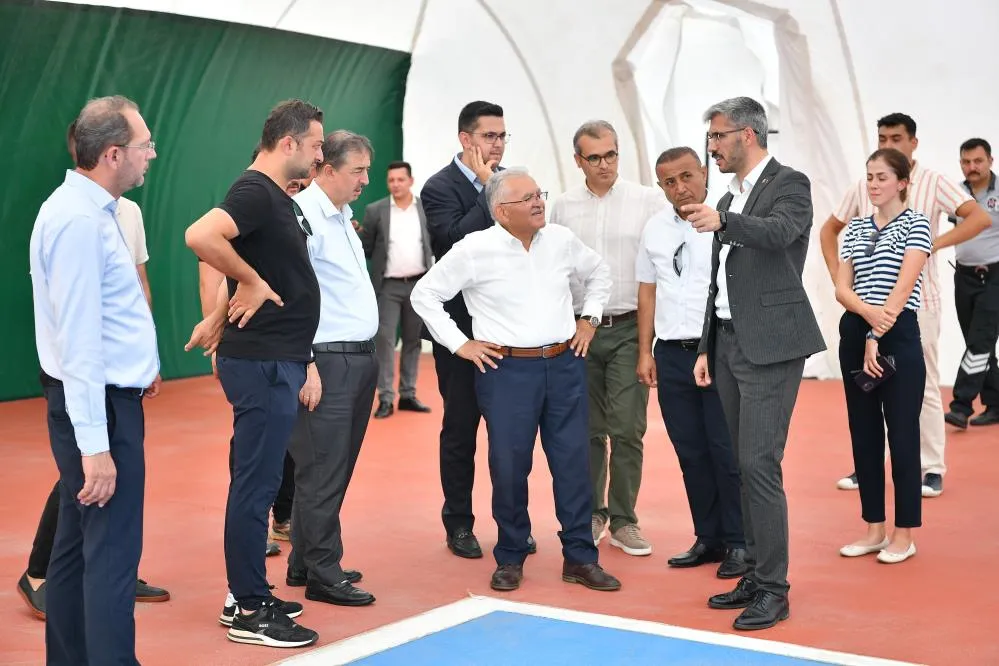 Büyükkılıç; tenis kortları çalışmalarını inceledi
