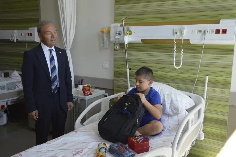 Hasta çocuklara kırtasiye desteği