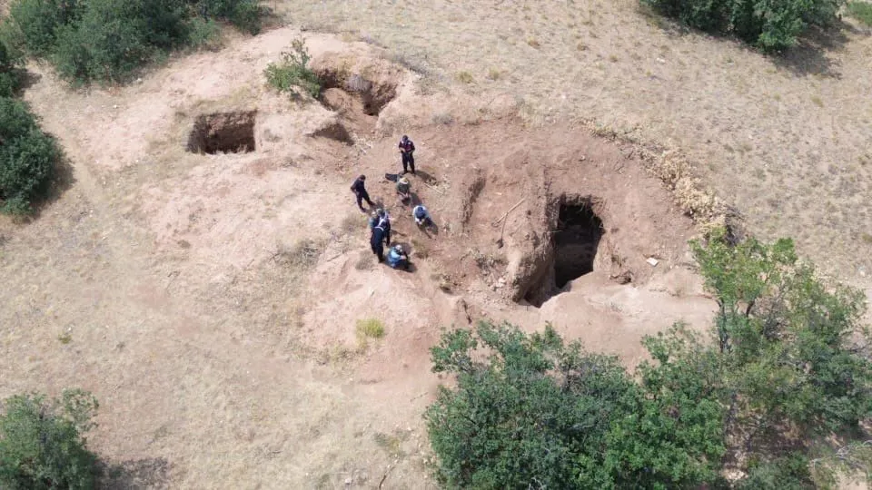 Kaçak kazı yapan 4 şüpheliye dronla suçüstü