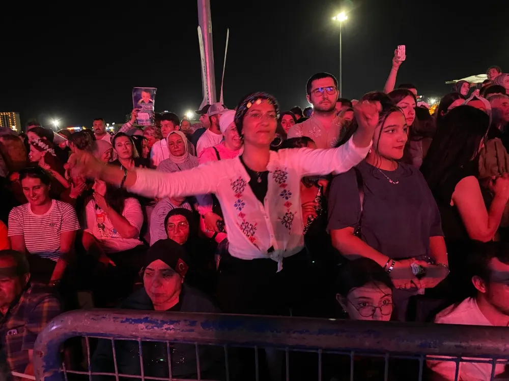 Zara Kayseri’de vatandaşları coşturdu