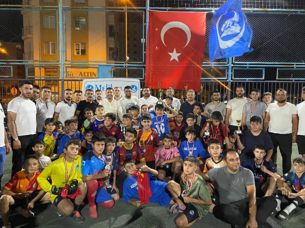 Bilal Bayazit, genç futbolcularla bir araya geldi