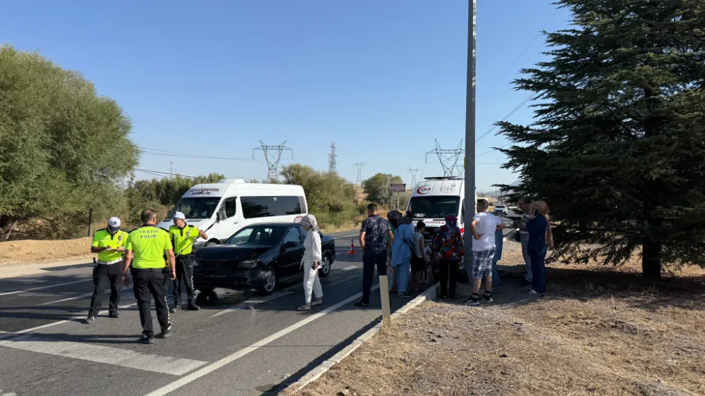 İki otomobilin çarpışması sonucu 4 kişi yaralandı