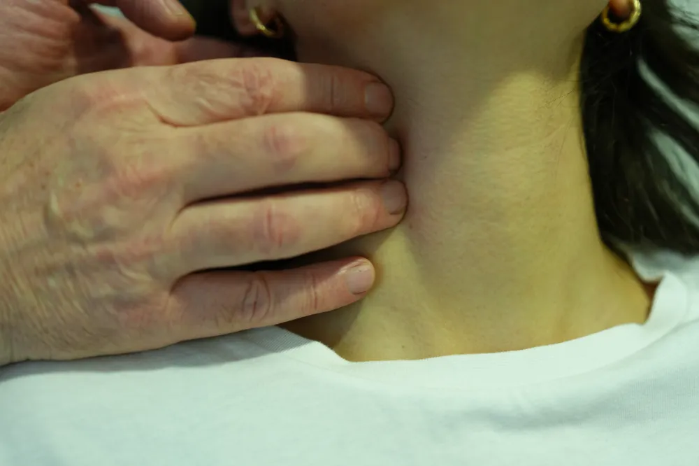 Boyunda oluşan şişlikler ciddi hastalık belirtisi olabilir