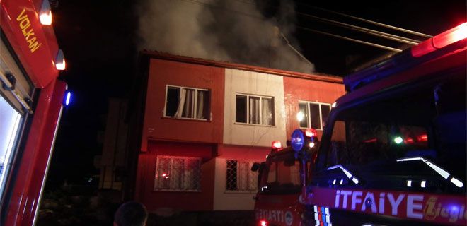 MUMDAN ÇIKAN YANGINA MÜDAHALE EDEN İTFAİYE ERİ ZEHİRLENDİ