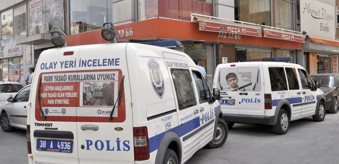 HIRSIZ SÖKTÜĞÜ GÜVENLİK KAMERASINI UNUTTU