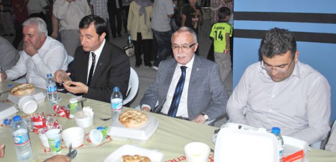 AK PARTİ MELİKGAZİ İLÇE TEŞKİLATINDAN İFTAR YEMEĞİ