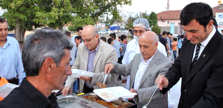 AK PARTİLİLER  KİMSE YOK MU ÇADIRINDA