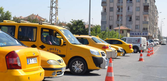 ADLİYE TAKSİ ŞOFÖRLERİNDEN DURAK İSTEĞİ