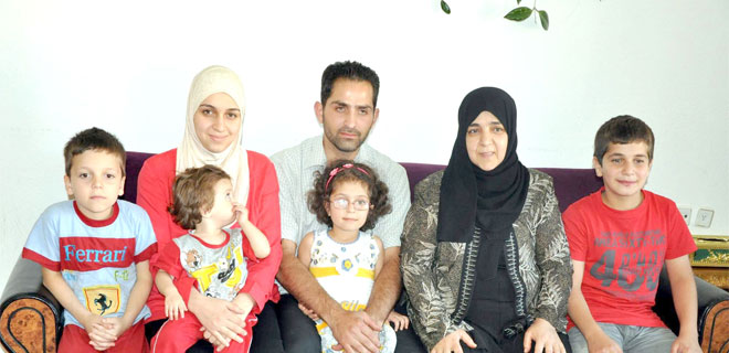 YAHYALILI TURİZMCİ, 4 SURİYELİ AİLEYİ EVİNDE MİSAFİR EDİYOR