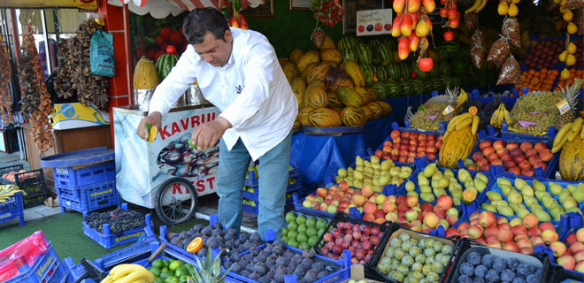 KIŞLIK MEYVELER TEZGAHLARDAKİ YERİNİ ALMAYA BAŞLADI