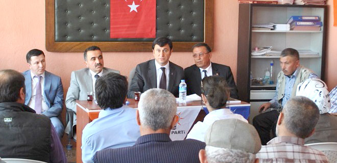 AK PARTİ İLÇELERDE DANIŞIYOR