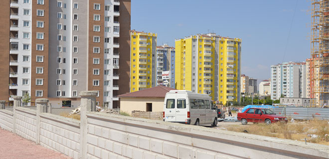 YENİ YAYA YOLU İLE İLÇE SAKİNLERİNİ MUTLU ETTİ