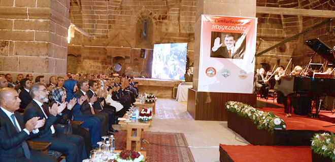 SENFONİ ORKESTRASININ  MELODİLERİ İLE  ŞENLENDİ