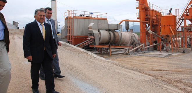 MELİKGAZİ BELEDİYESİ NUH NACİ YAZGAN CADDESİNİ YENİLİYOR