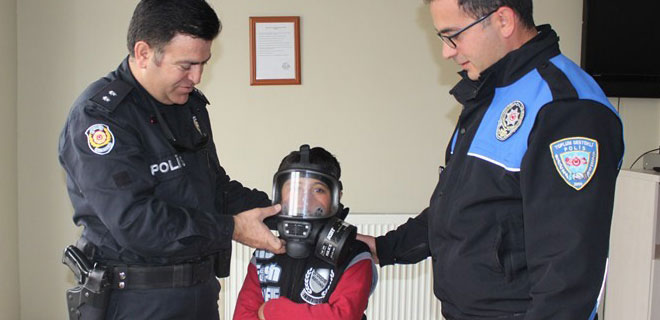 34 ÇOCUK POLİSLİK MESLEĞİNİ MERKEZİNDE TANIDI