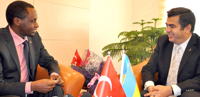 RUANDA BÜYÜKELÇİŞSİ İLK ZİYARETİNİ İLİMİZE YAPTI