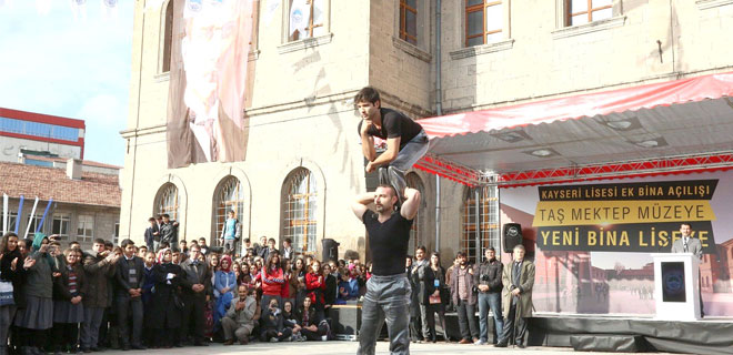 TAŞ MEKTEB`E TAZE KAN