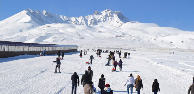 ERCİYES`TE KAYAK SEZONU AÇILDI 