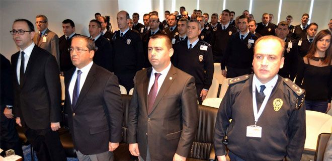 HAVAALANI POLİSİ İNGİLİZCE ÖĞRENİYOR