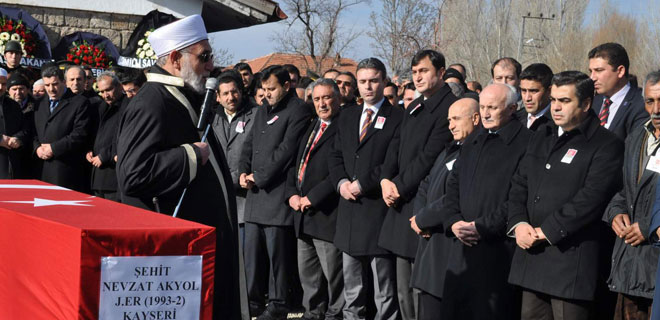 ŞEHİT KARDEŞİNİN FERYADI YÜREKLERİ DAĞLADI