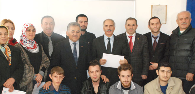 MANTAR YETİŞTİRİCİLİĞİNİ ÖĞRENENLERE SERTİFİKA