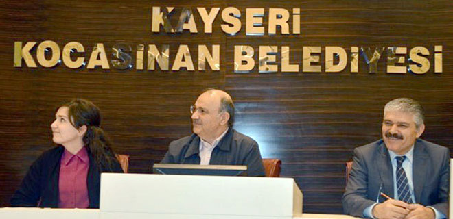 GELENEĞİ BOZMADI, ESNAFI ÜZMEDİ